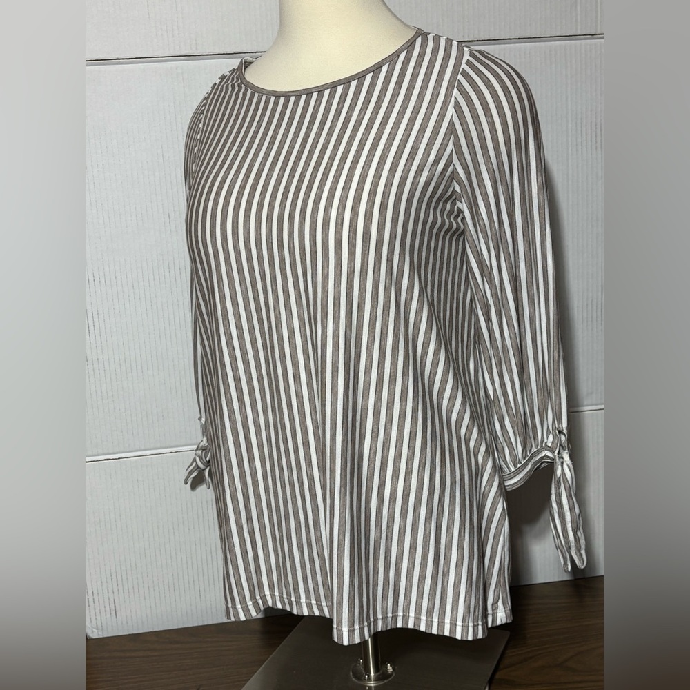 Max Studio ladies 2x gray and white stripped blouse. 28”L 24” p2p